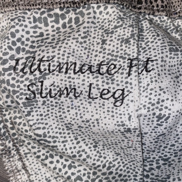 Chico’s snake pattern jeans - Picture 3 of 9